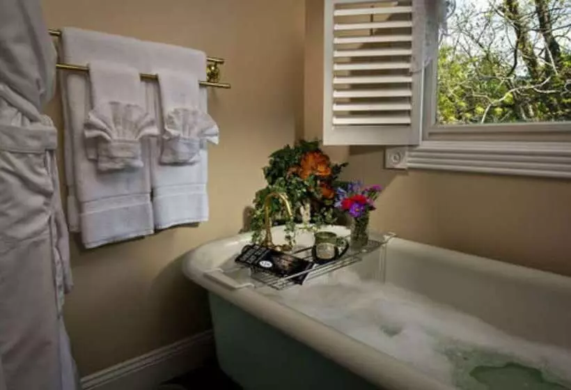 White Oak Manor Bed And Breakfast