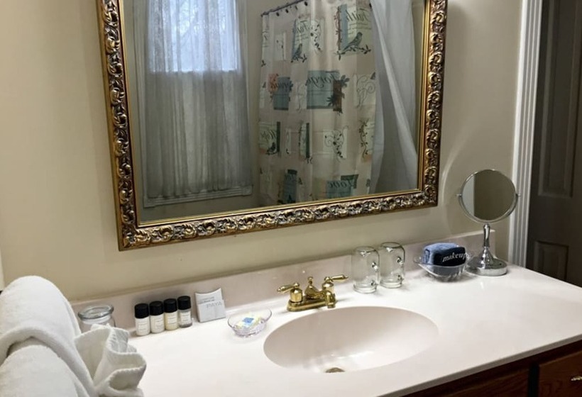 White Oak Manor Bed And Breakfast