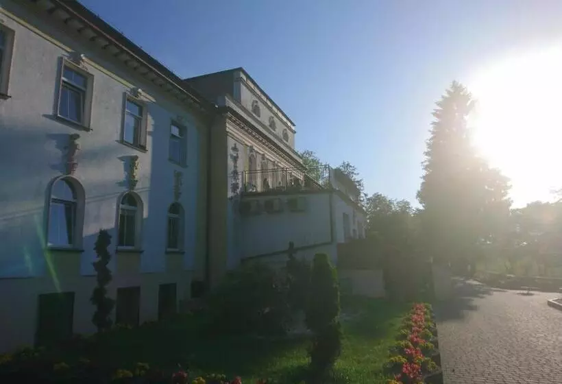 Retkeilymaja Pałac Pod Bocianim Gniazdem