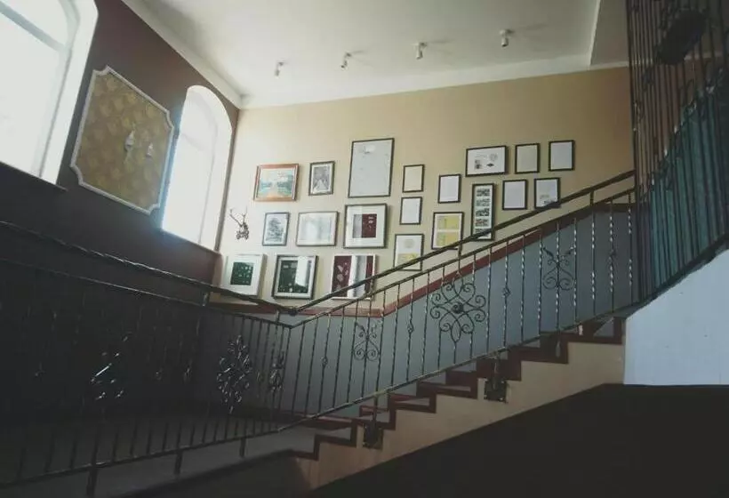 Retkeilymaja Pałac Pod Bocianim Gniazdem