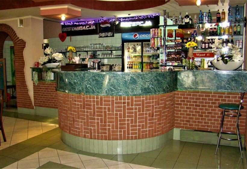 הוסטל Zajazd Mistral