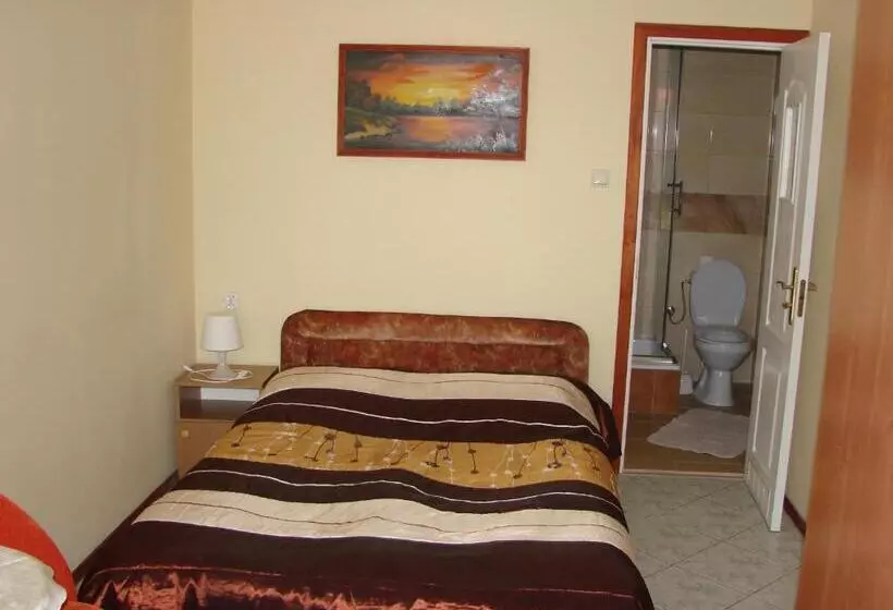 Aamiaismajoitus (B&B) Dom Gościnny Marcela