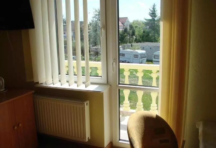 Aamiaismajoitus (B&B) Dom Gościnny Marcela