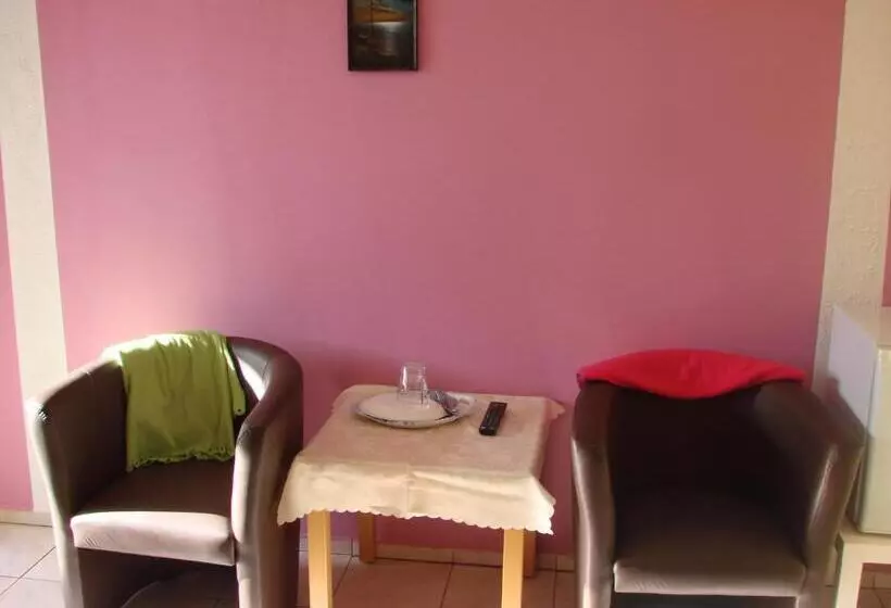 Aamiaismajoitus (B&B) Dom Gościnny Marcela