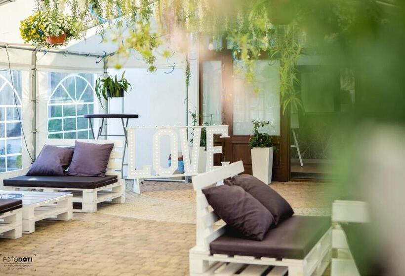 مبيت وإفطار Gościniec Zacisze I Blisko A2 Dąbie Uniejów I Restauracja