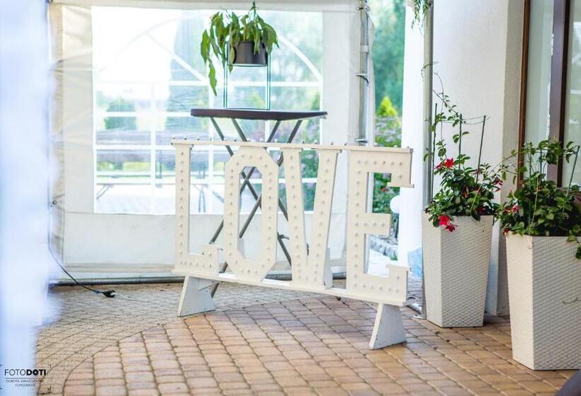 مبيت وإفطار Gościniec Zacisze I Blisko A2 Dąbie Uniejów I Restauracja