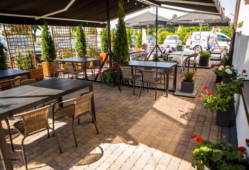 مبيت وإفطار Gościniec Zacisze I Blisko A2 Dąbie Uniejów I Restauracja