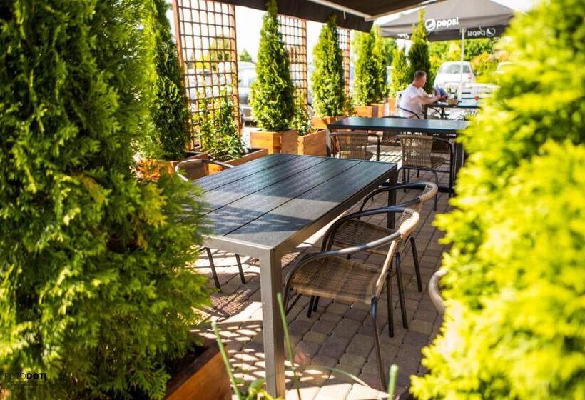 مبيت وإفطار Gościniec Zacisze I Blisko A2 Dąbie Uniejów I Restauracja