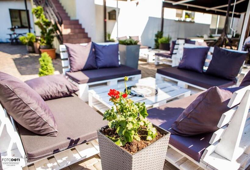 مبيت وإفطار Gościniec Zacisze I Blisko A2 Dąbie Uniejów I Restauracja