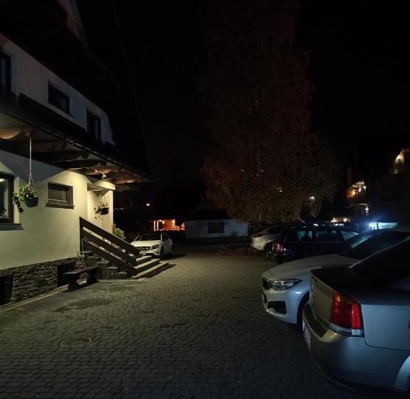 تختخواب و صبحانه Lawenda