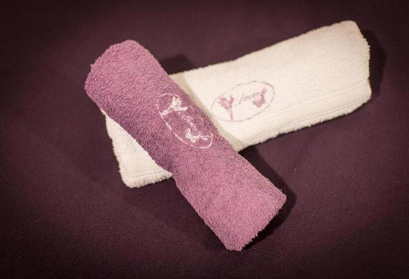 تختخواب و صبحانه Lawenda