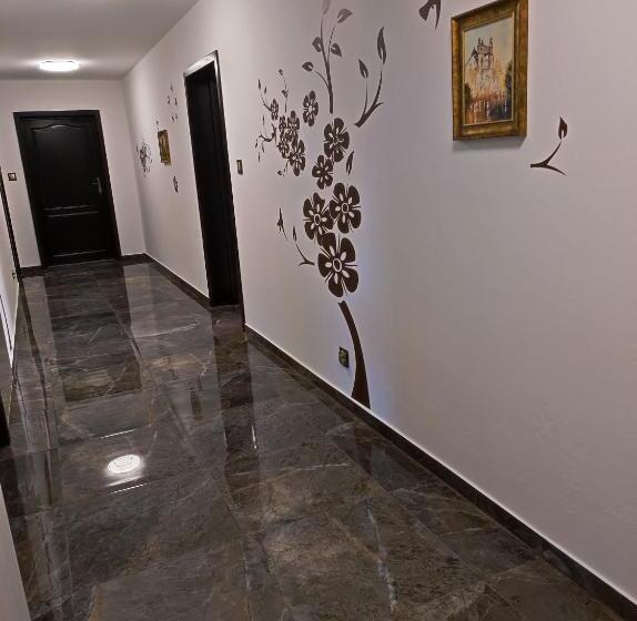 تختخواب و صبحانه Lawenda