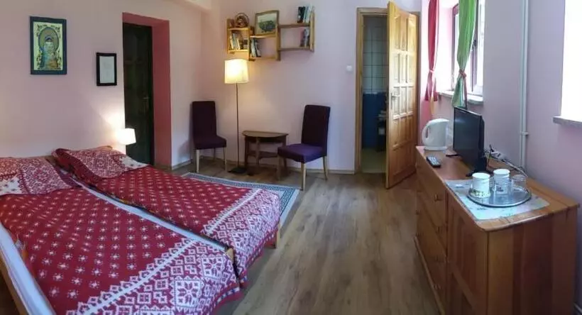 Aamiaismajoitus (B&B) Willa Mirabelka