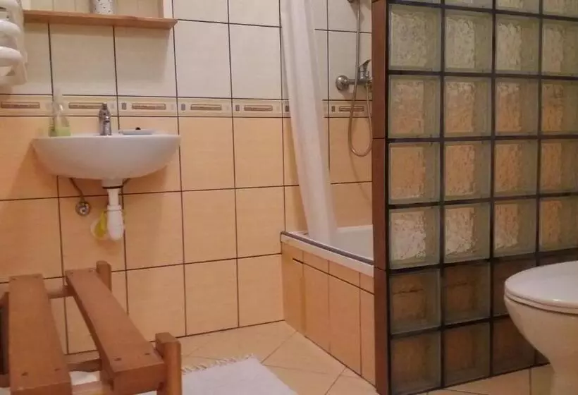 Aamiaismajoitus (B&B) Willa Mirabelka