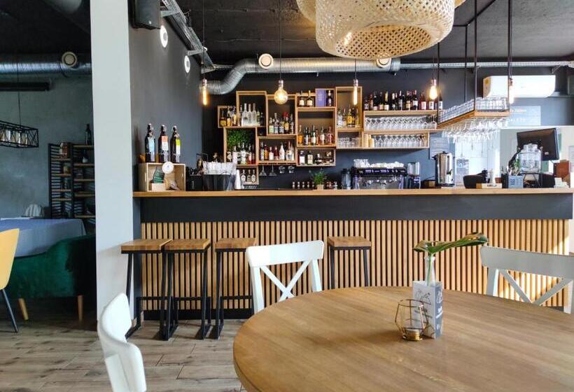 Отель Sajmino Family House