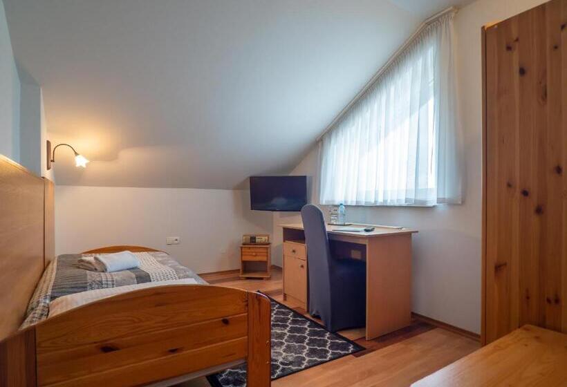 Отель Sajmino Family House