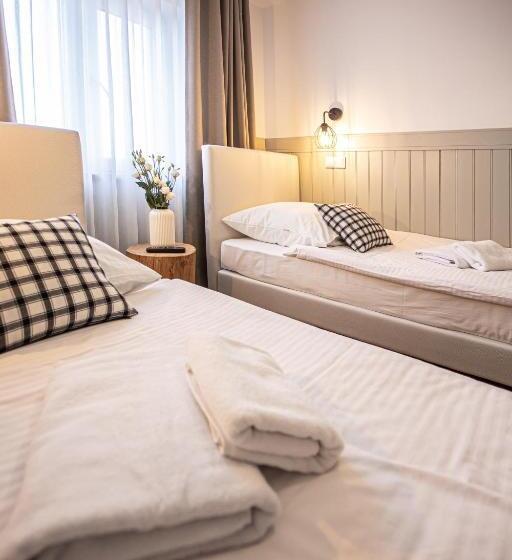 Отель Sajmino Family House