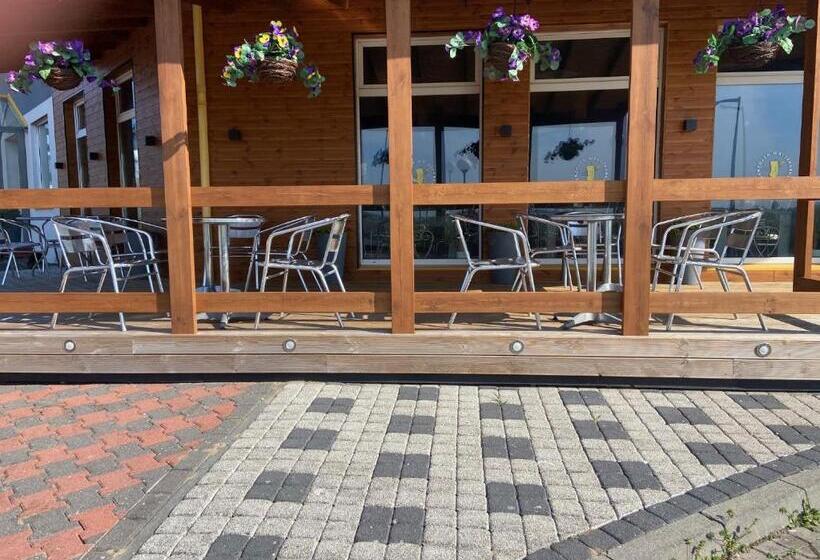 호텔 żółta Walizka Gościniec