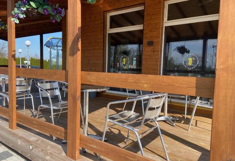 호텔 żółta Walizka Gościniec