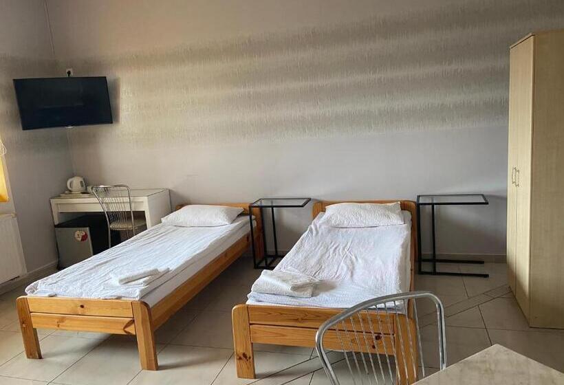 호텔 żółta Walizka Gościniec