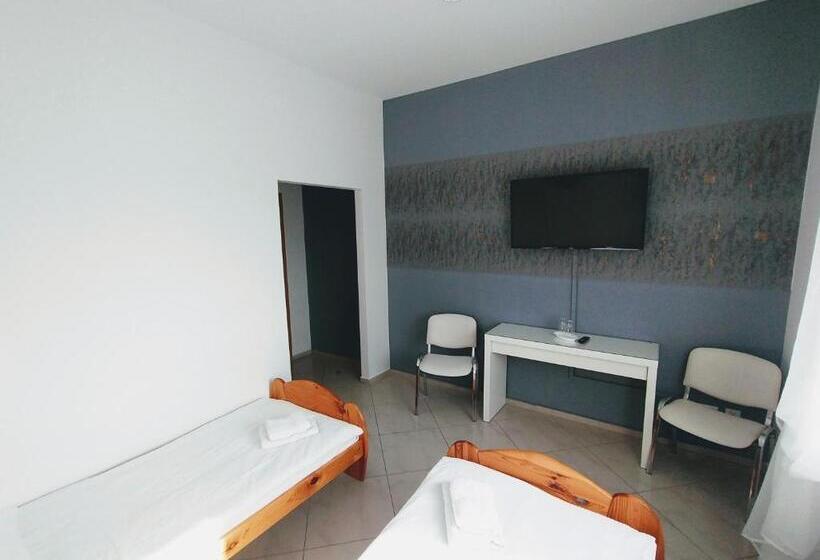 호텔 żółta Walizka Gościniec