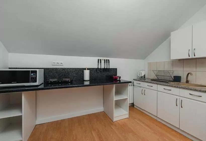 Majatalo Enklawa U Zosi