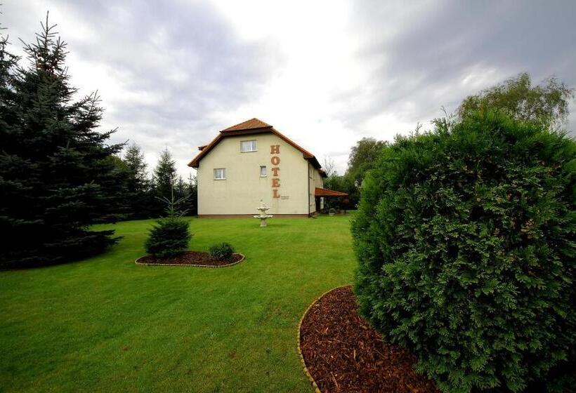 Restaurant & Hostel Broadway