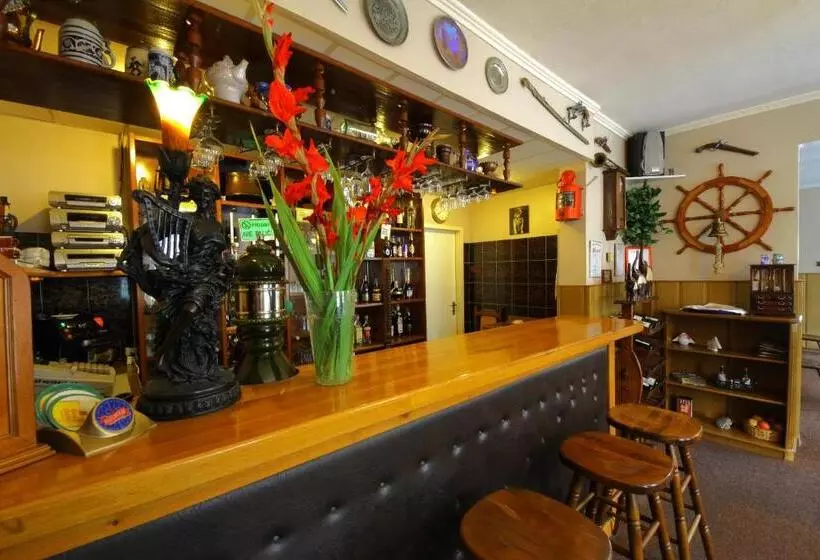 Restaurant & Hostel Broadway