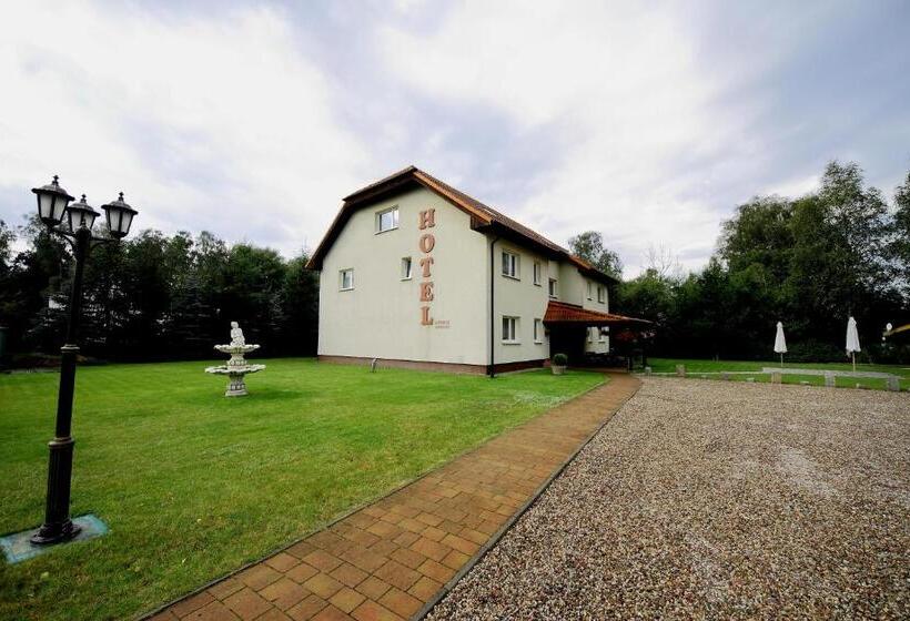 Restaurant & Hostel Broadway