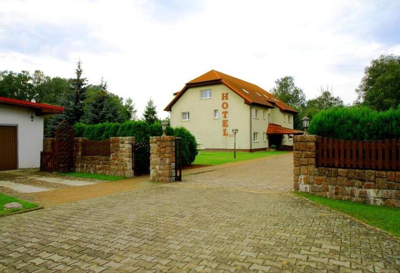 Restaurant & Hostel Broadway