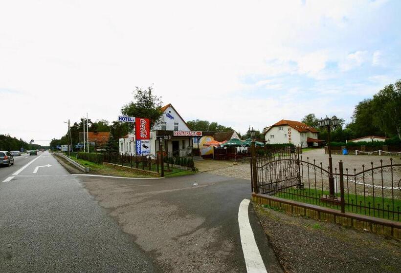 Restaurant & Hostel Broadway