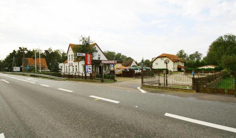 Restaurant & Hostel Broadway