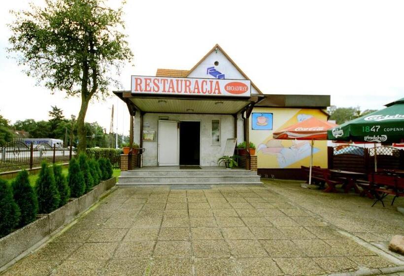 Restaurant & Hostel Broadway