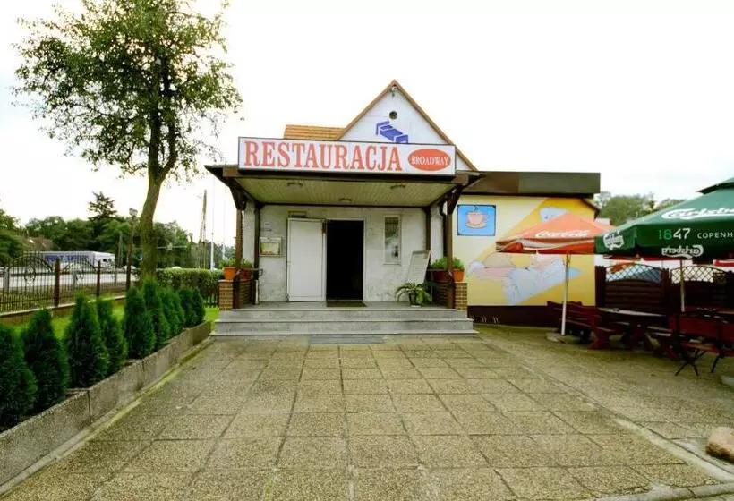 Restaurant & Hostel Broadway