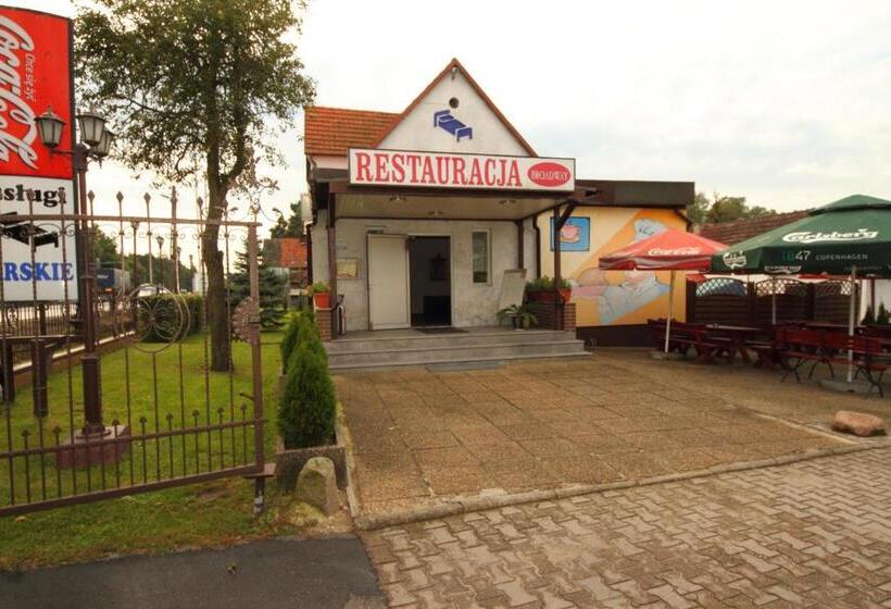 Restaurant & Hostel Broadway