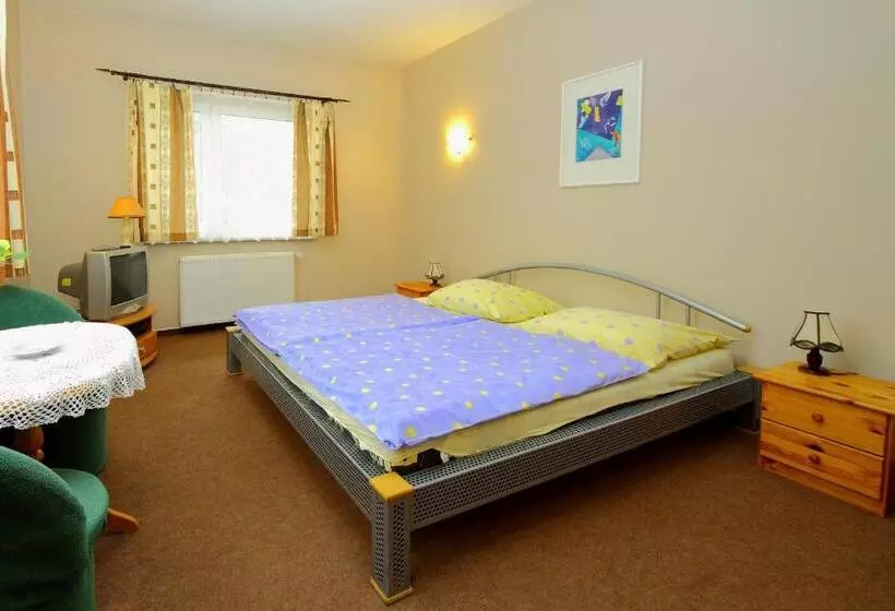 Restaurant & Hostel Broadway