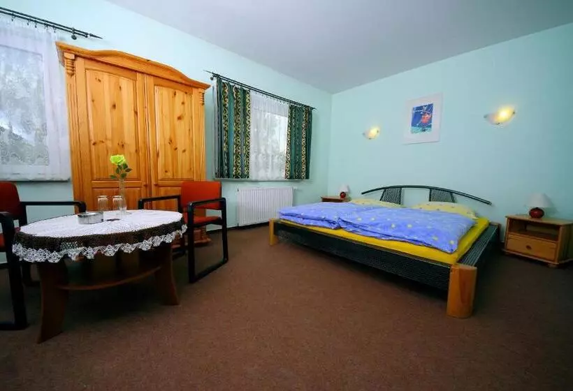 Restaurant & Hostel Broadway