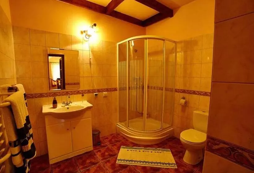 Retkeilymaja Stylowy Zajazd Pod Czarnym Kogutem