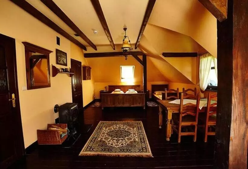 Retkeilymaja Stylowy Zajazd Pod Czarnym Kogutem