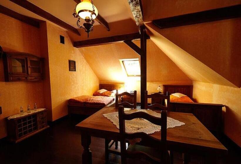 הוסטל Stylowy Zajazd Pod Czarnym Kogutem