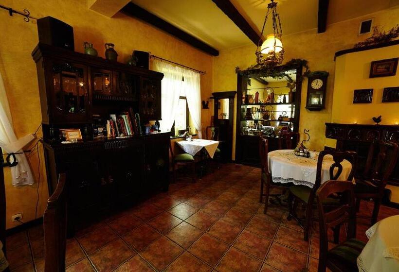 הוסטל Stylowy Zajazd Pod Czarnym Kogutem