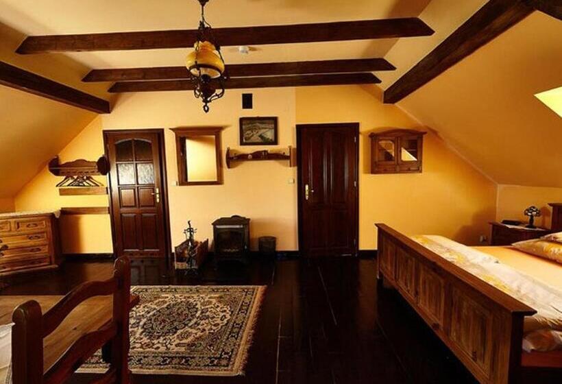 הוסטל Stylowy Zajazd Pod Czarnym Kogutem