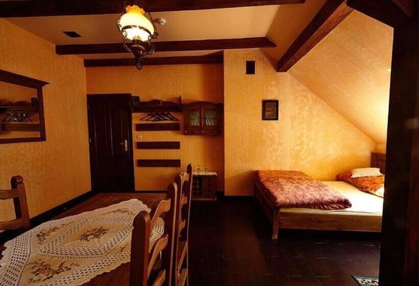 הוסטל Stylowy Zajazd Pod Czarnym Kogutem