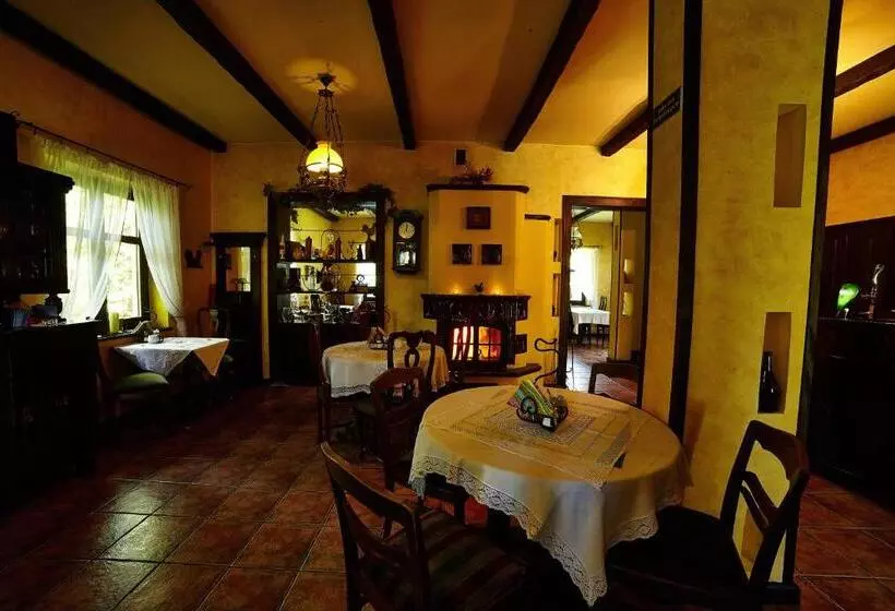 Retkeilymaja Stylowy Zajazd Pod Czarnym Kogutem