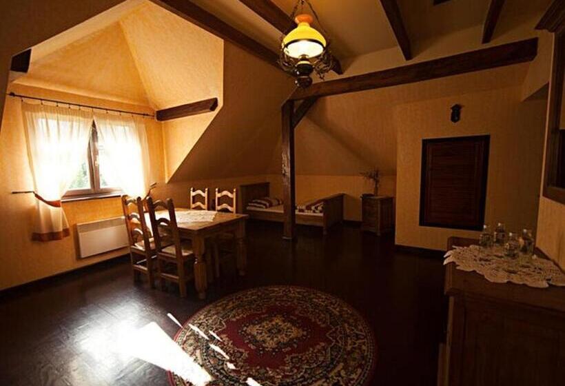 הוסטל Stylowy Zajazd Pod Czarnym Kogutem