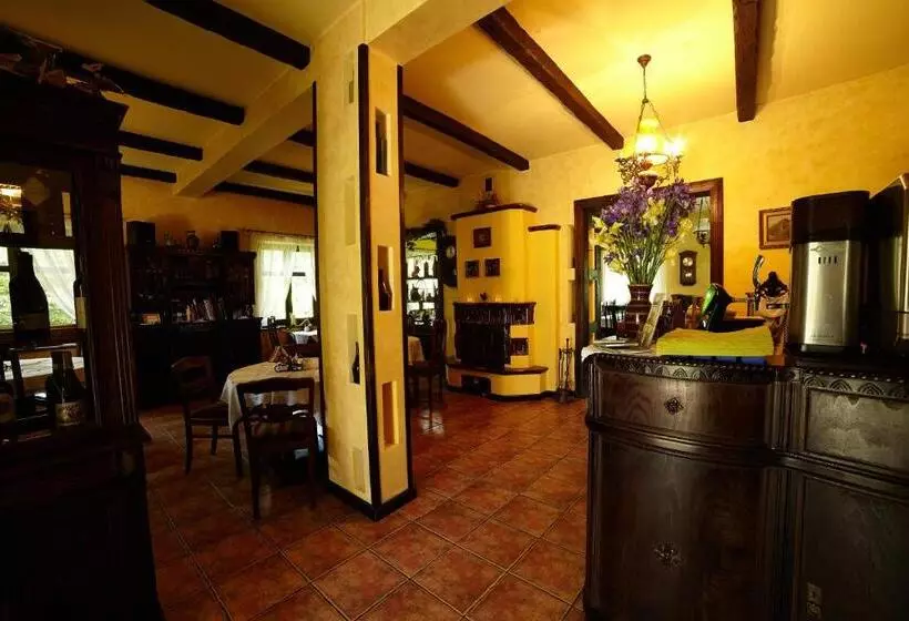 Retkeilymaja Stylowy Zajazd Pod Czarnym Kogutem