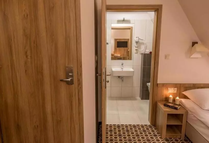 Aamiaismajoitus (B&B) Borowy Dwór  Biznes, Spa & Fun