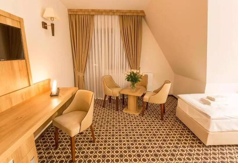 Aamiaismajoitus (B&B) Borowy Dwór  Biznes, Spa & Fun