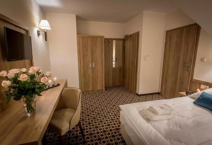 Aamiaismajoitus (B&B) Borowy Dwór  Biznes, Spa & Fun