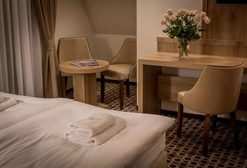 Aamiaismajoitus (B&B) Borowy Dwór  Biznes, Spa & Fun